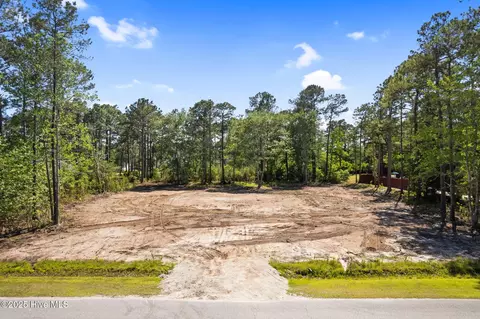 41 Country Club Dr, Shallotte, NC 28470