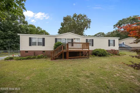 458 Quartz Dr, Greenville, NC 27834