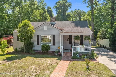 24 E Bayshore Blvd, Jacksonville, NC 28540