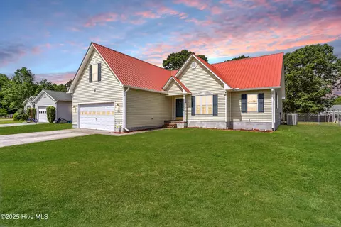 203 Essex Ct, Richlands, NC 28574