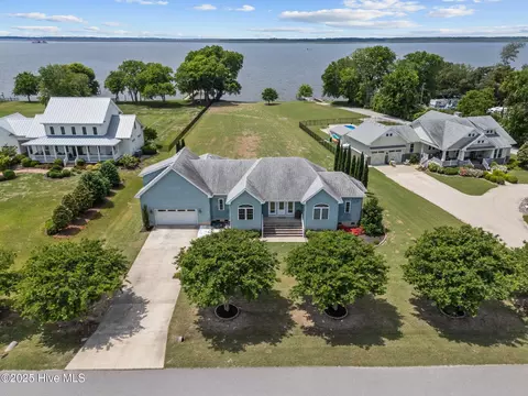 102 E Point Estates Ct, Knotts Island, NC 27950