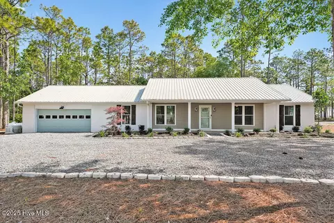 1324 S Shore Dr, Southport, NC 28461