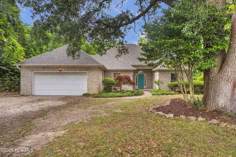 707 Brown Pelican Ln, Hampstead, NC 28443