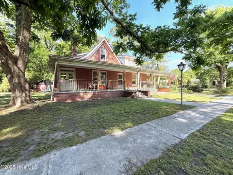 465 6th St, Aurora, NC 27806