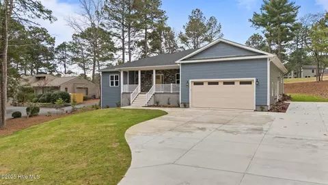 111 Berkshire Ct, West End, NC 27376