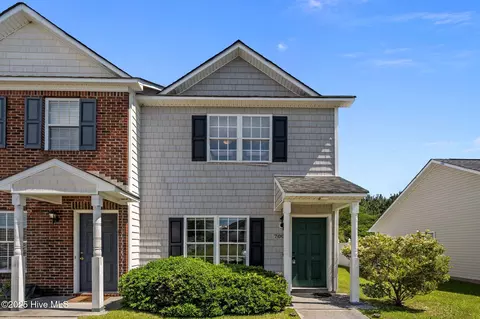 700 Springwood Dr, Jacksonville, NC 28546