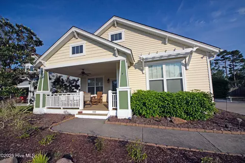 102 Seaward Dr, Holly Ridge, NC 28445