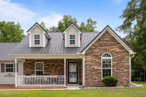 405 Blue Moon Ct, Jacksonville, NC 28540