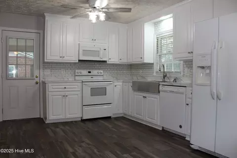 Kitchen - 118 Turtle Shell Rd, Richlands, NC 28574 photo 1 of 2