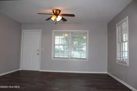 Living - 118 Turtle Shell Rd, Richlands, NC 28574 photo 1 of 2