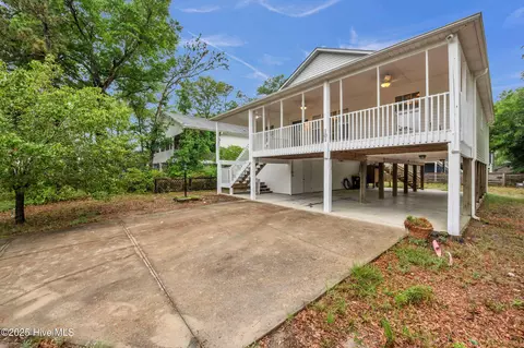 101 SW 18th St, Oak Island, NC 28465