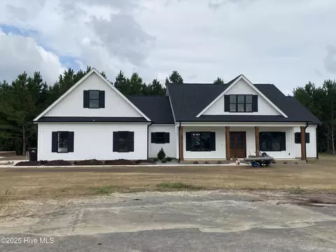 107 Rae Dr, Pikeville, NC 27863