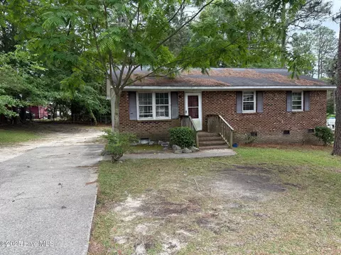 185 Cox St, Southern Pines, NC 28387