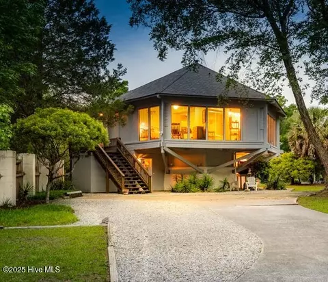 1705 River Dr, Greenville, NC 27858