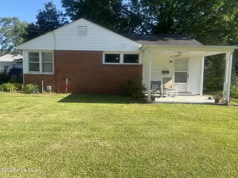 2111 Henderson Ave, New Bern, NC 28560