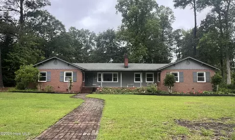 814 S Vermont St, Smithfield, NC 27577