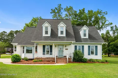 3389 Davie St, Winterville, NC 28590