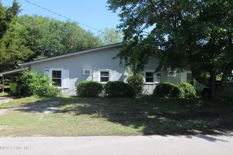 105 Walnut St #A & B, Swansboro, NC 28584