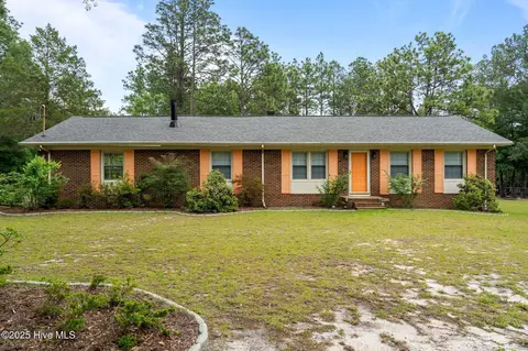 1504 Eastview Dr, Aberdeen, NC 28315