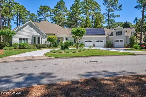 10 Dungarvan Ln, Pinehurst, NC 28374