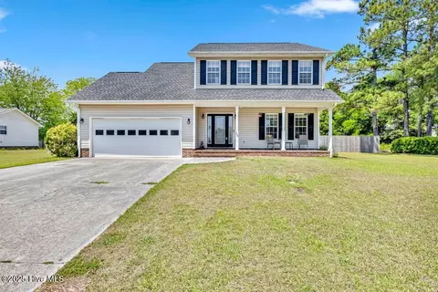 500 Compass Ct, Sneads Ferry, NC 28460