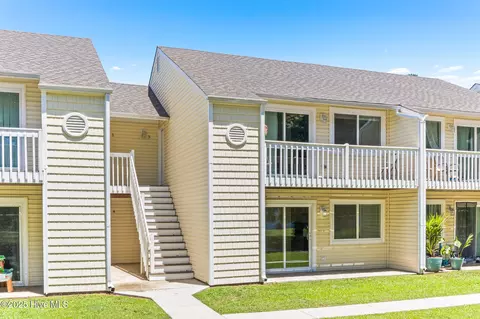 2036 Sloop Point Loop Road Apt A6 A4 A3 A2 Rd #A6, A4, A3, A2, Hampstead, NC 28443 photo 2