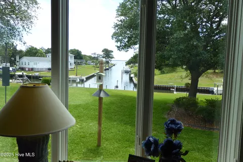804 Soundview Ave, Newport, NC 28570