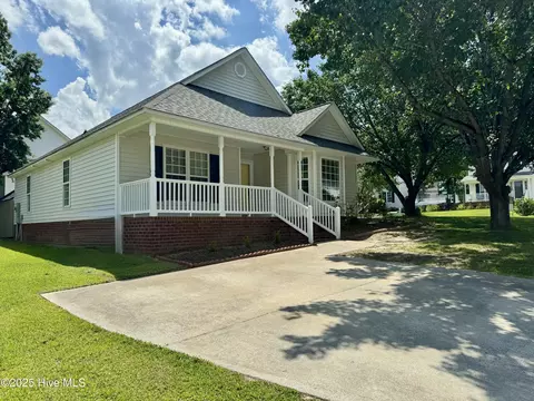 3400 Governors Ln, Greenville, NC 27858