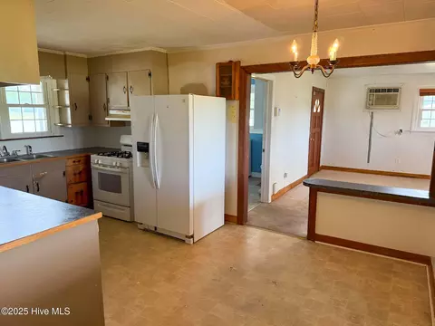 Kitchen - 17 Wheat Patch Rd, Belhaven, NC 27810 photo 2 of 2