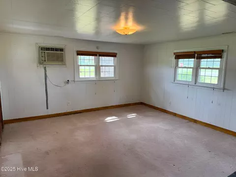 Living - 17 Wheat Patch Rd, Belhaven, NC 27810 photo 3 of 5