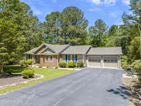 6044 Saint Andrews Dr, Sanford, NC 27332
