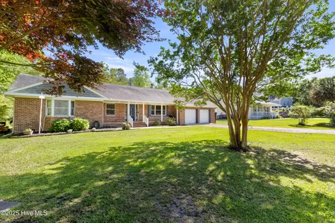 205 Sand Dollar Ln, Hampstead, NC 28443