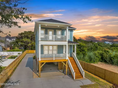 804 S 2nd St, Carolina Beach, NC 28428