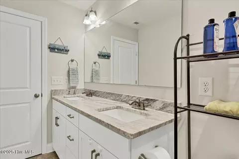 Bath - 11 Bedford Cir, Pinehurst, NC 28374 photo 7 of 8