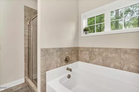 Bath - 11 Bedford Cir, Pinehurst, NC 28374 photo 5 of 8