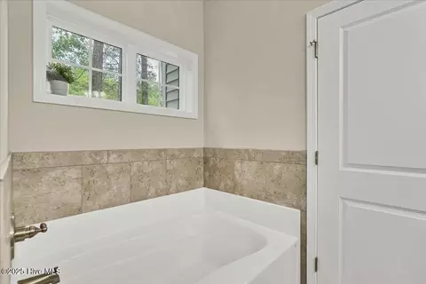 Bath - 11 Bedford Cir, Pinehurst, NC 28374 photo 4 of 8