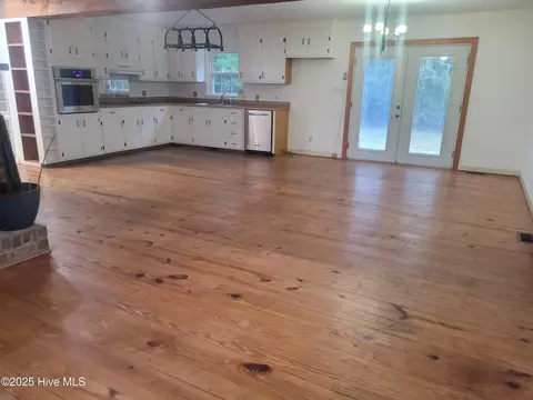1810 Hickerson Cir, Deep Run, NC 28525 photo 5
