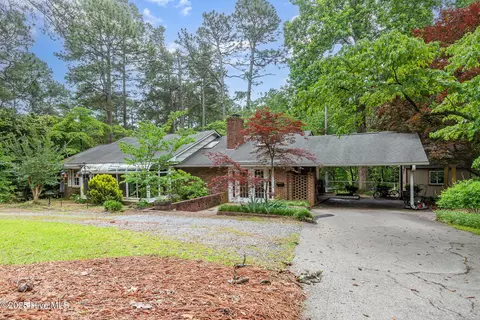 306 Selkirk Trl, Southern Pines, NC 28387