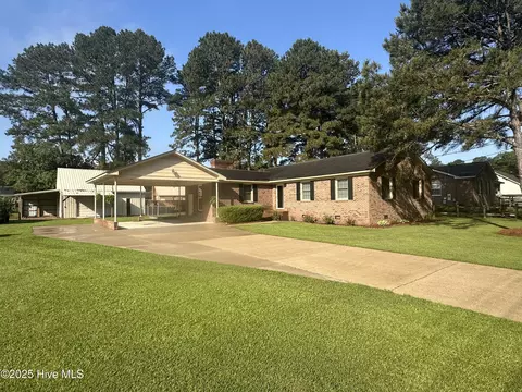 4834 Lakeview Rd, Elm City, NC 27822