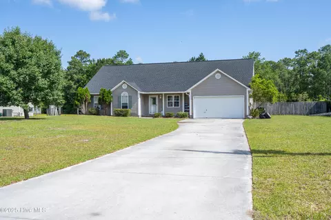 119 Quail Creek Dr, Hubert, NC 28539