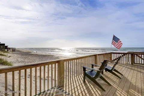 1714 N Shore Dr, Surf City, NC 28445