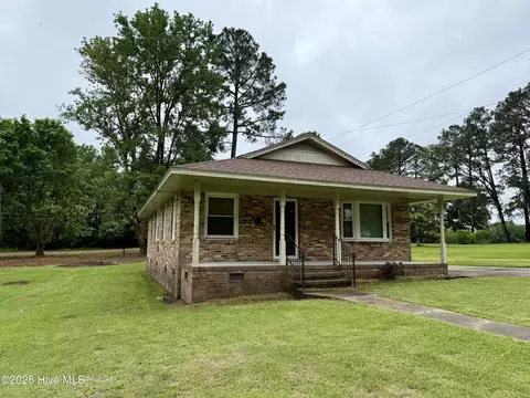 208 W Gray St, Windsor, NC 27983