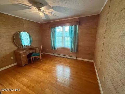 Bedroom - 1060 Taylor Rd, Chocowinity, NC 27817 photo 3 of 3