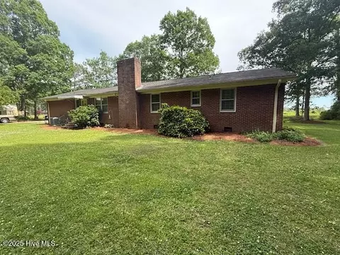 Exterior - 1060 Taylor Rd, Chocowinity, NC 27817 photo 4 of 7