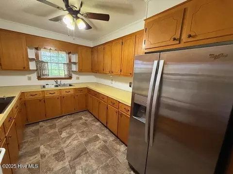 Kitchen - 1060 Taylor Rd, Chocowinity, NC 27817 photo 1 of 1