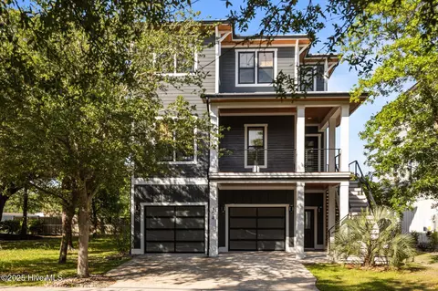 104 Diamond Point Ct, Surf City, NC 28445
