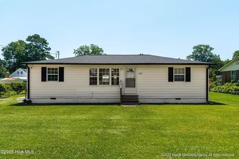 527 Chicora St, Grimesland, NC 27837