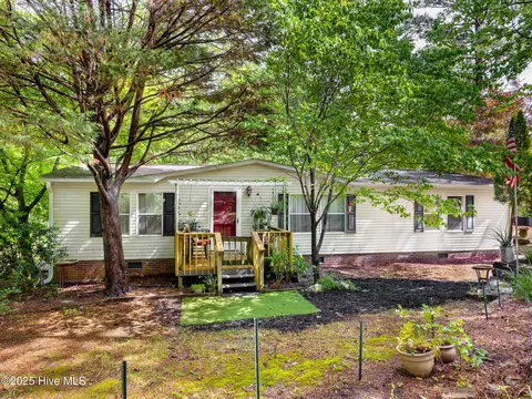 366 Ampersand Rd, Aberdeen, NC 28315