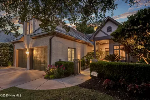 1806 Mews Dr, Wilmington, NC 28405