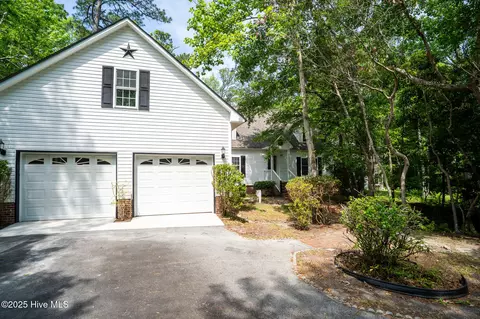 205 N Holland Point Dr, Stella, NC 28582
